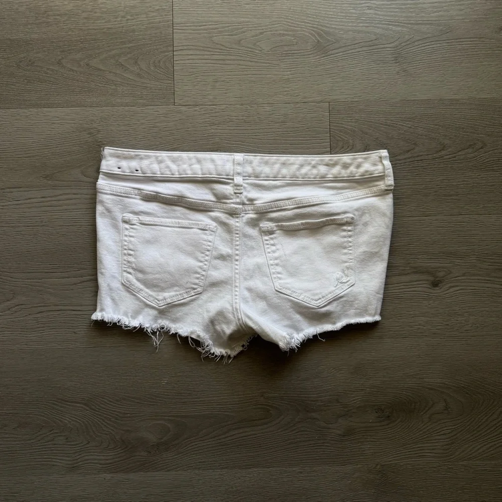 Express Low Rise Cut Off Denim Shorts - Picture 5 of 6